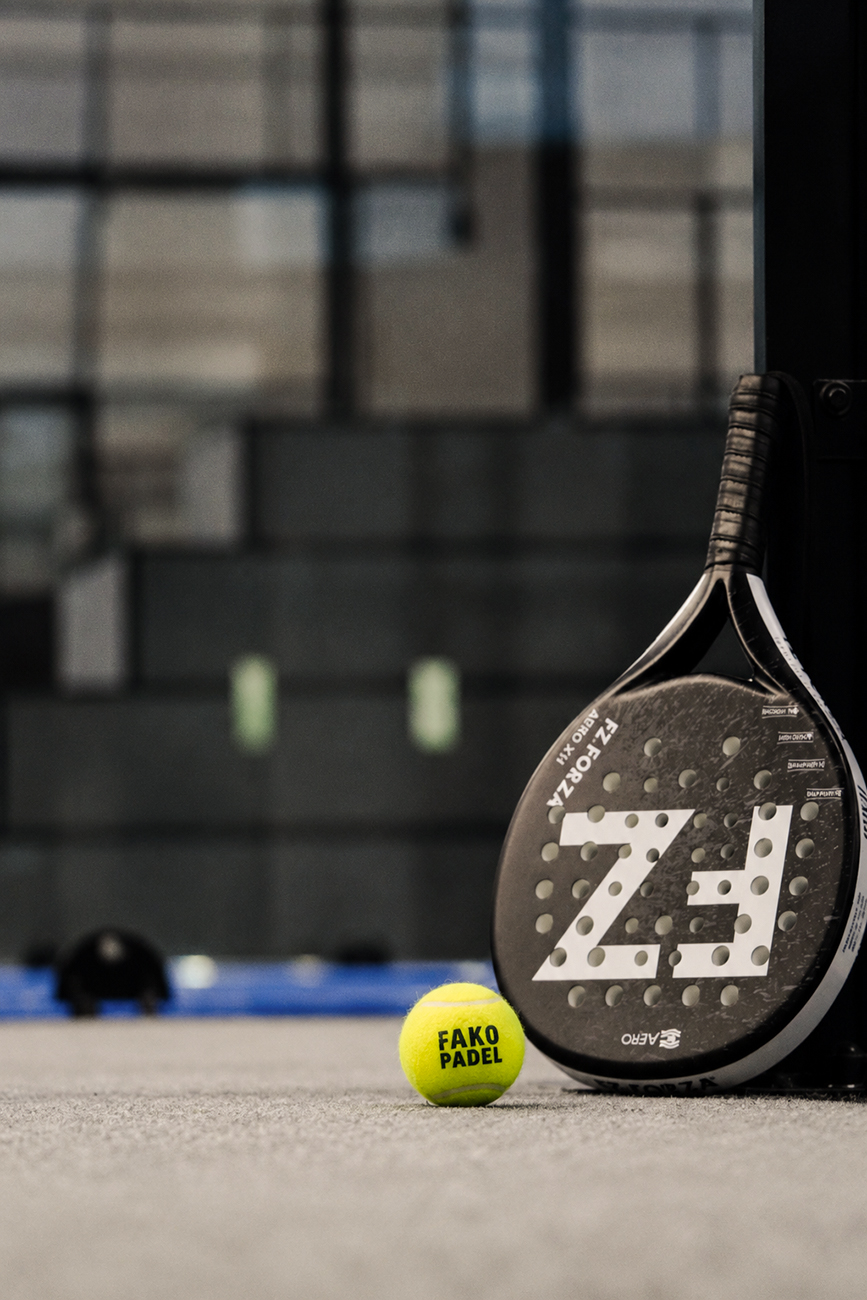 équipement raquette et balle du Fako Padel Club